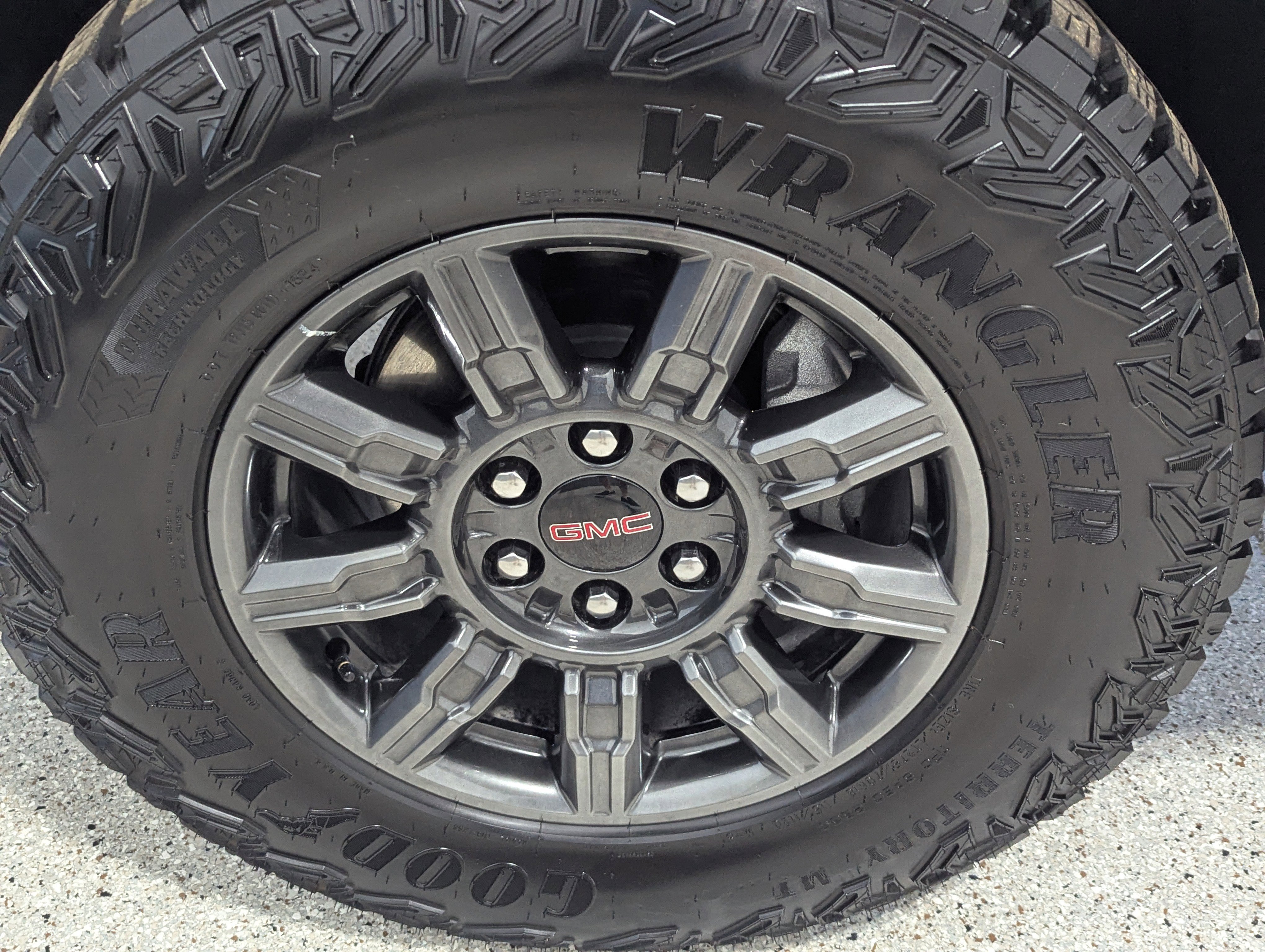 Used 2024 GMC Sierra 1500 AT4X image 9