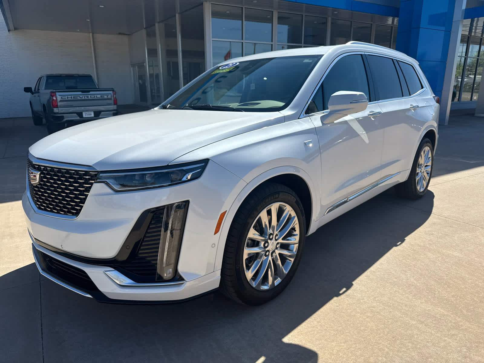 Used 2023 Cadillac XT6 Premium Luxury w/ Platinum Package image 2