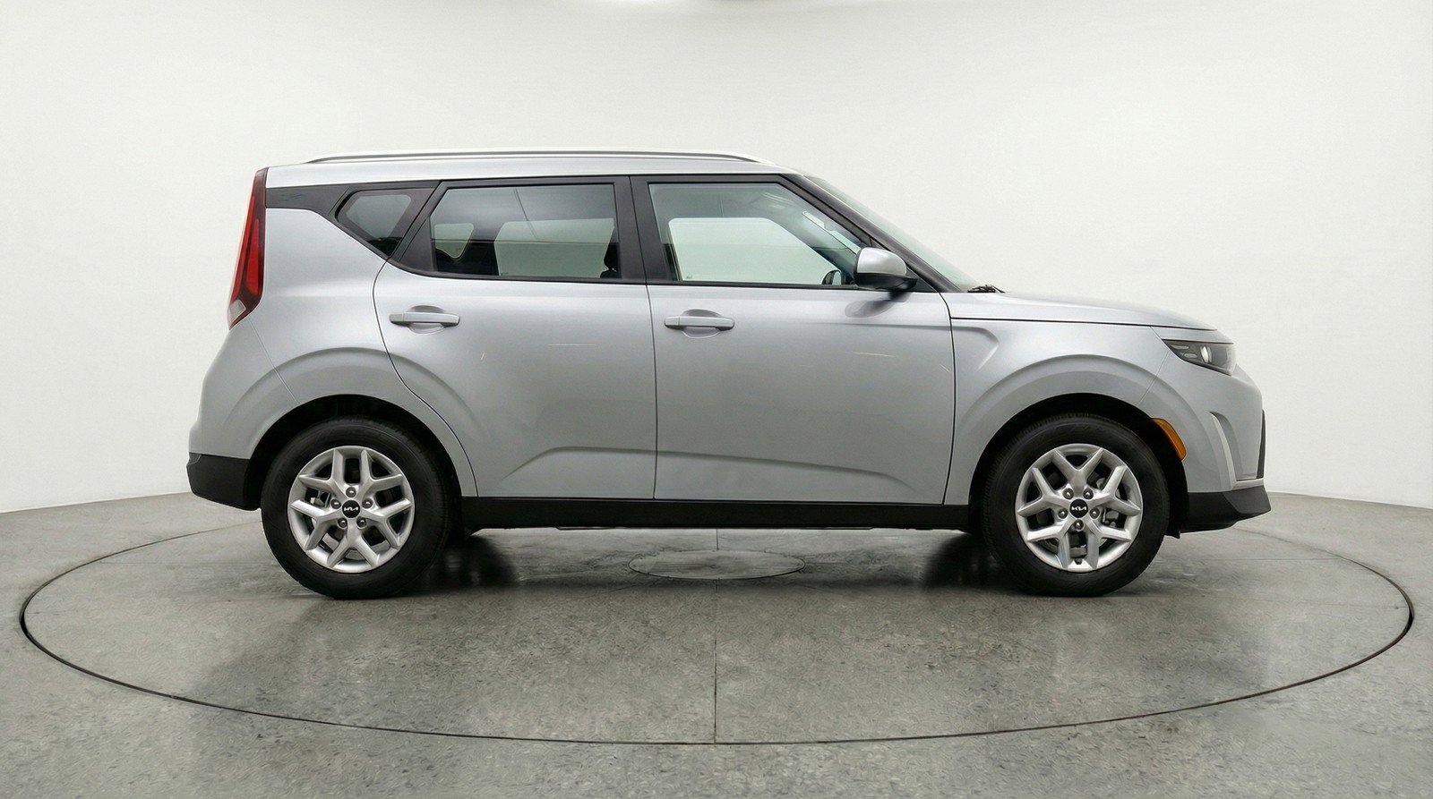 Used 2025 Kia Soul LX w/ LX Technology Package FWD image 11