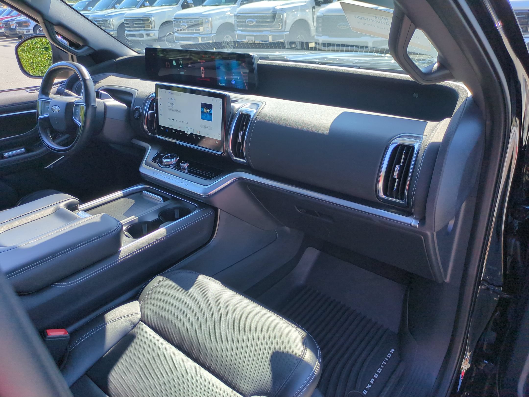 Certified 2025 Ford Expedition Platinum w/ Stealth Performance Package AWD/4WD image 40