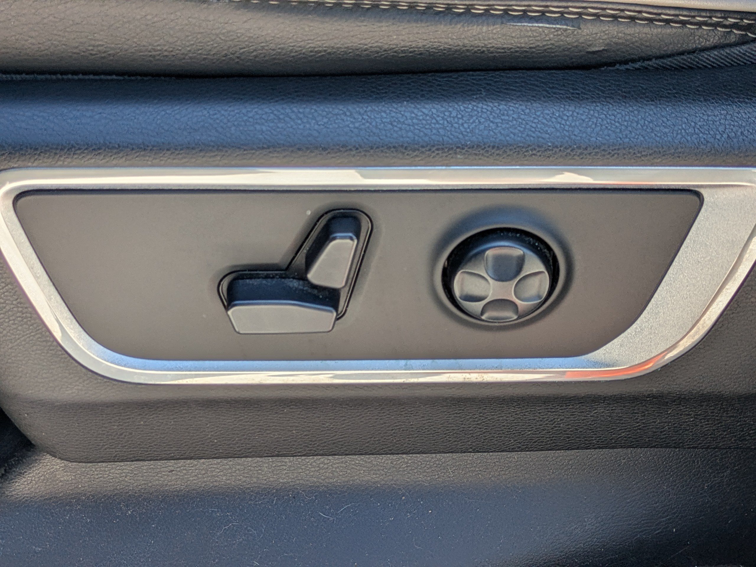 Used 2019 RAM 1500 Laramie AWD/4WD image 18