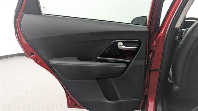 Used 2022 Kia Niro EX FWD image 16