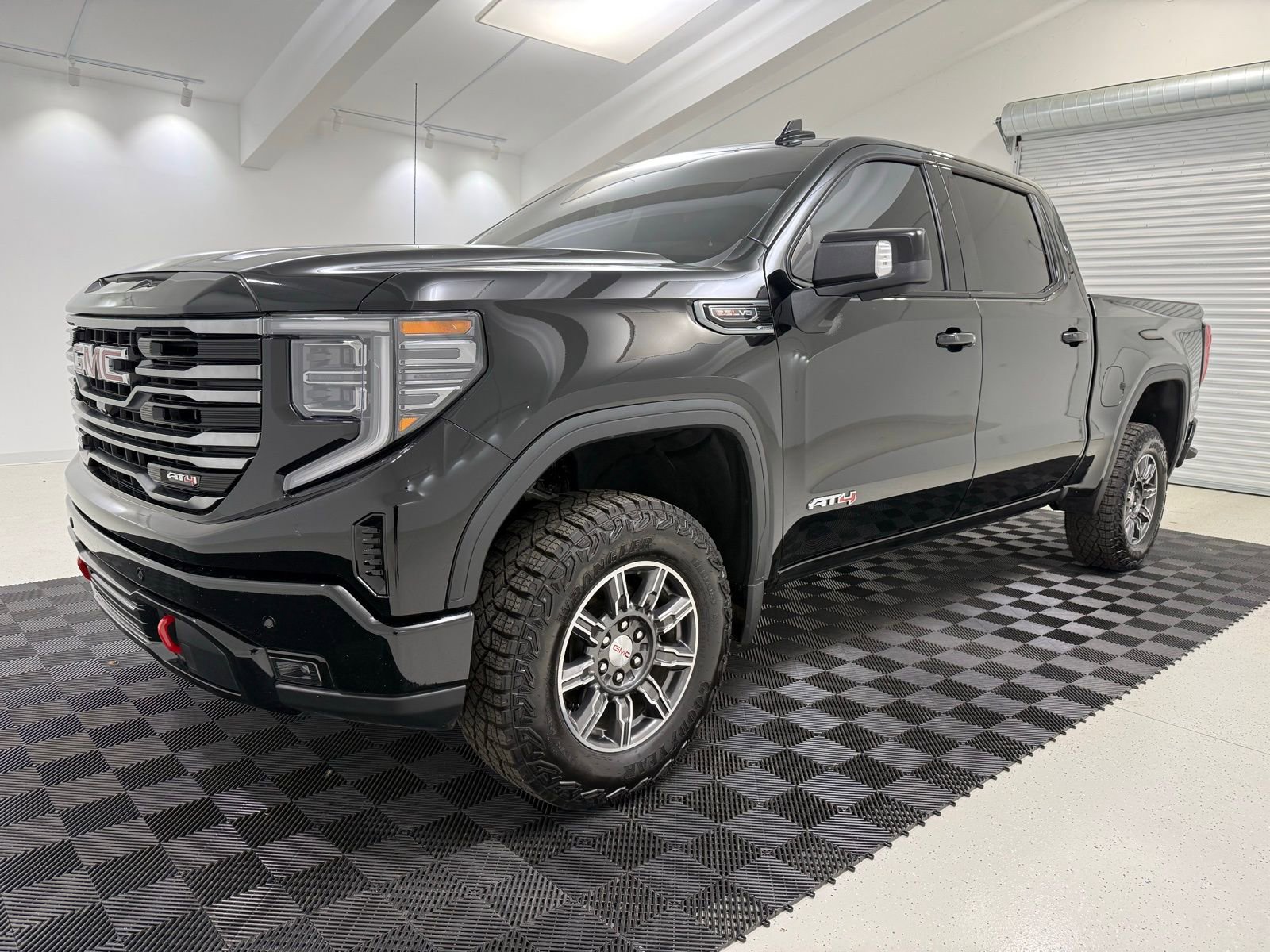 Used 2025 GMC Sierra 1500 AT4 image 3