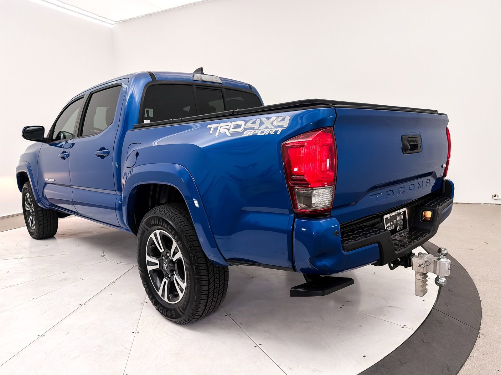 Used 2016 Toyota Tacoma TRD Sport image 12
