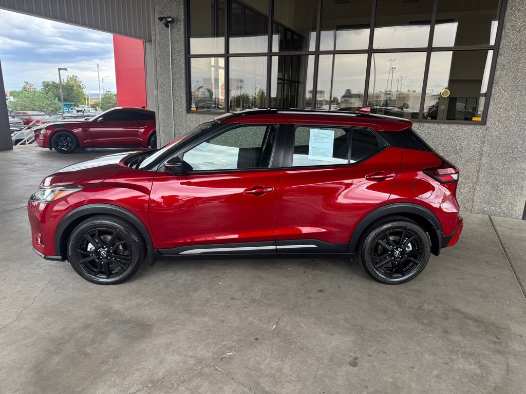 Used 2023 Nissan Kicks SR image 2