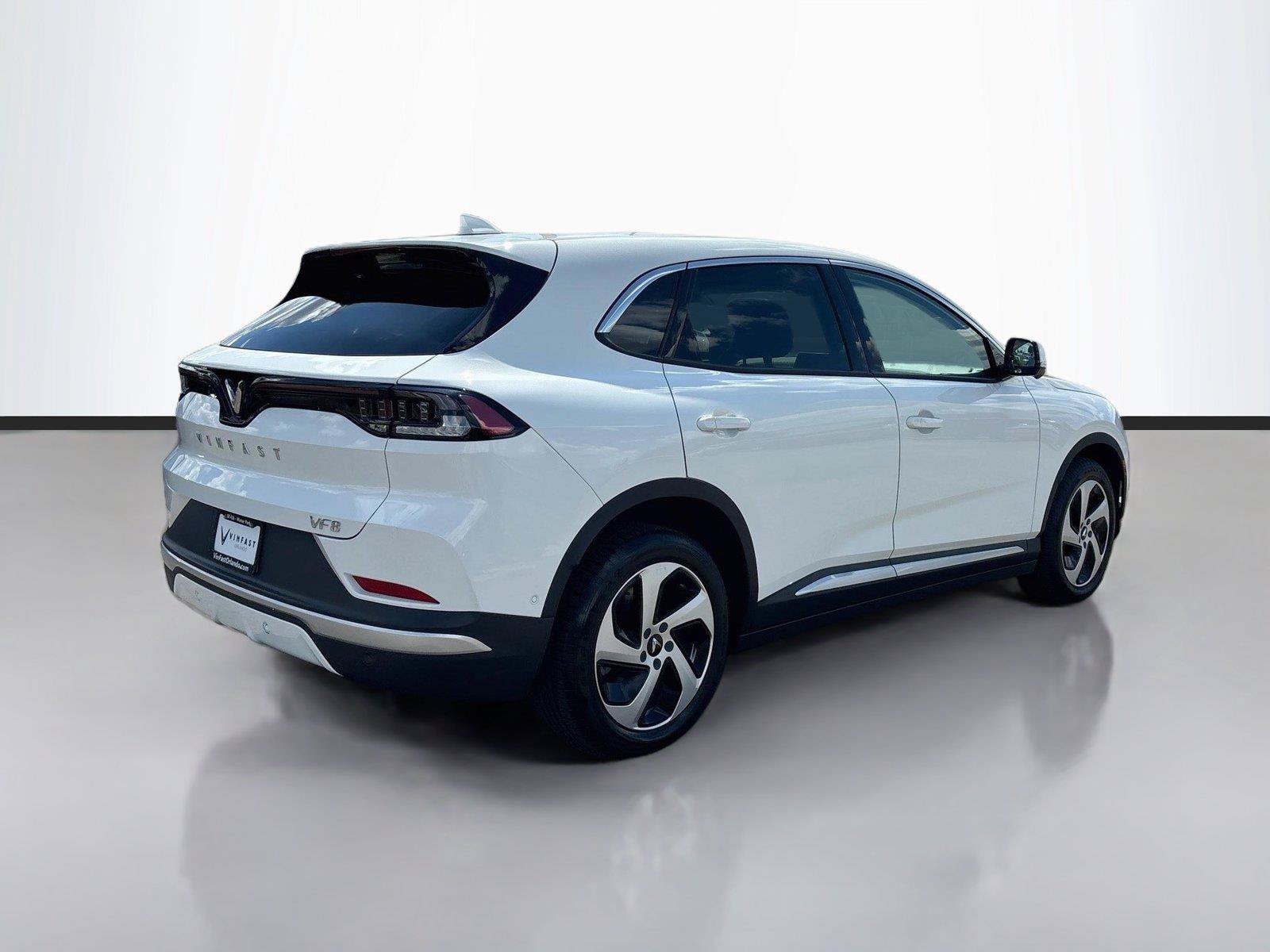 New 2027 VinFast VF 8 Eco AWD/4WD image 7