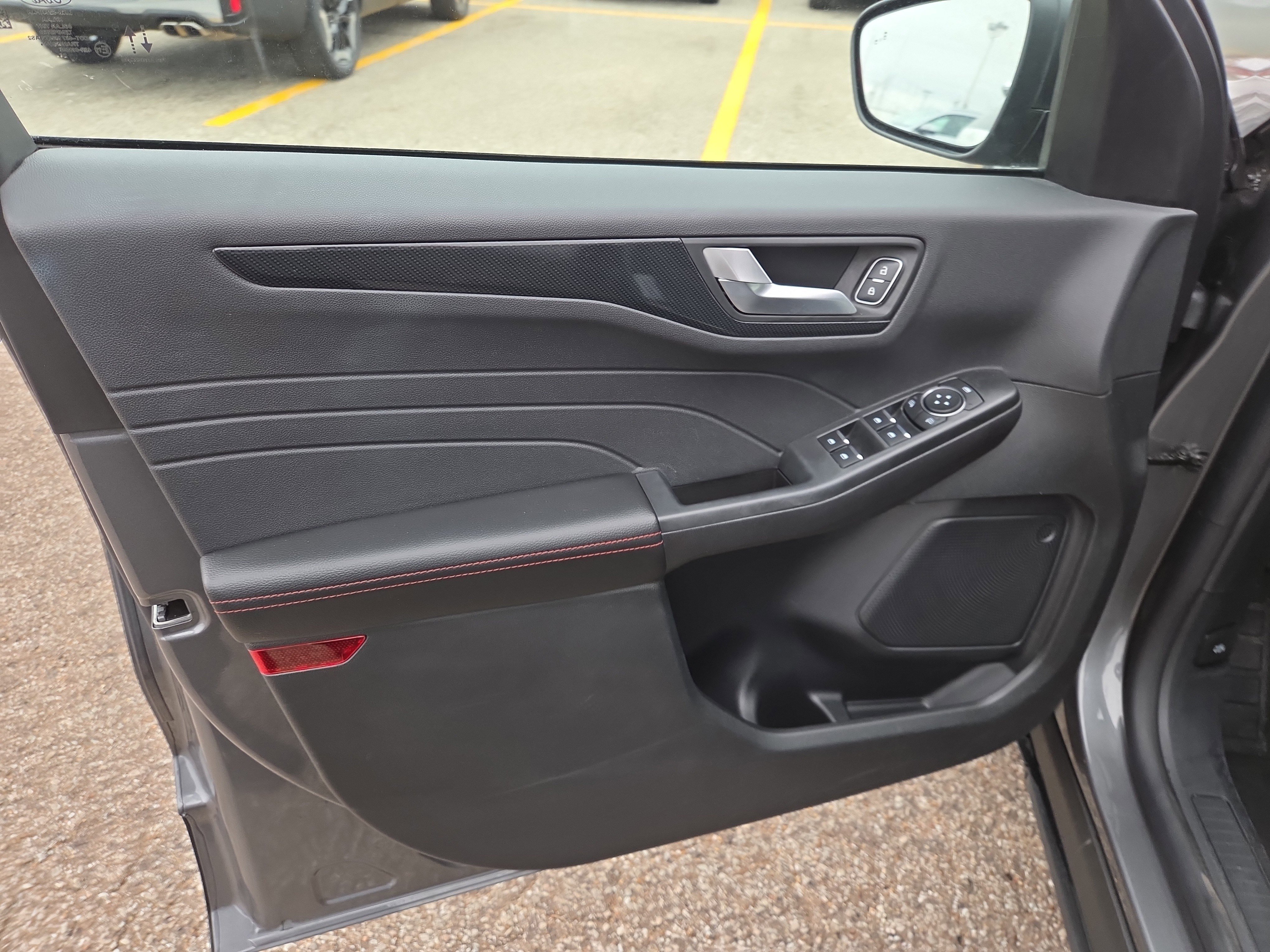 Used 2025 Ford Escape ST-Line image 6