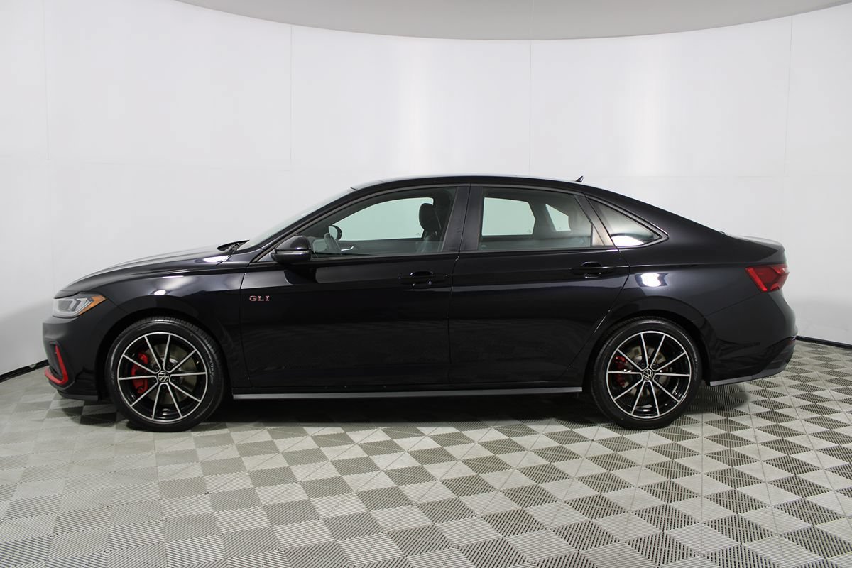 Used 2025 Volkswagen Jetta GLI Autobahn FWD image 30