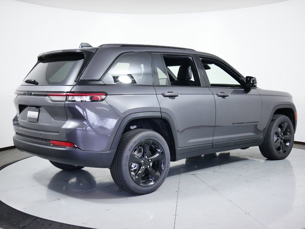 Certified 2024 Jeep Grand Cherokee Altitude image 11