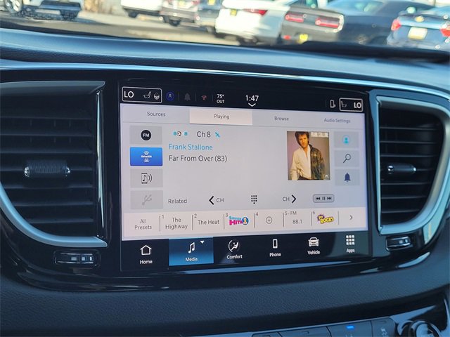 Certified 2025 Chrysler Pacifica Select image 9