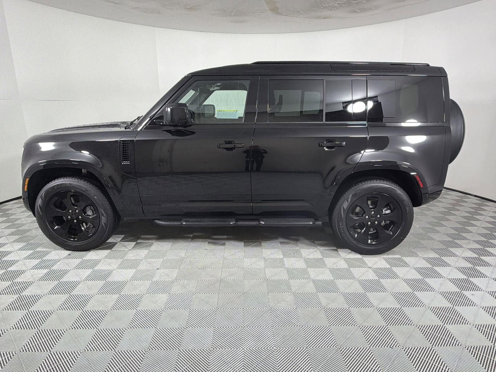 New 2026 Land Rover Defender 110 X-Dynamic SE image 2