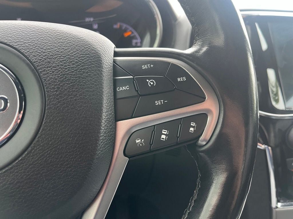 Used 2020 Jeep Grand Cherokee Overland AWD/4WD image 28