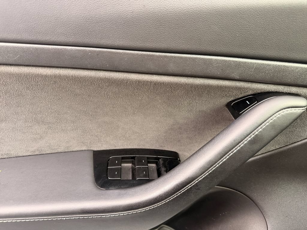 Used 2020 Tesla Model 3 Standard Range Plus RWD image 25