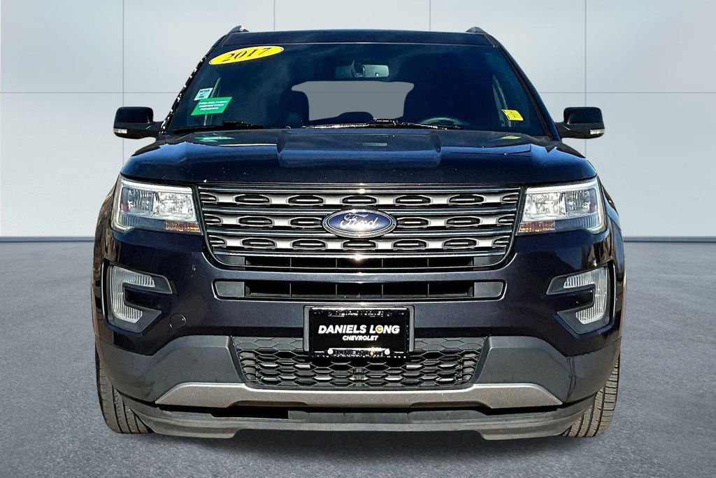 Used 2017 Ford Explorer XLT w/ Equipment Group 201A image 3