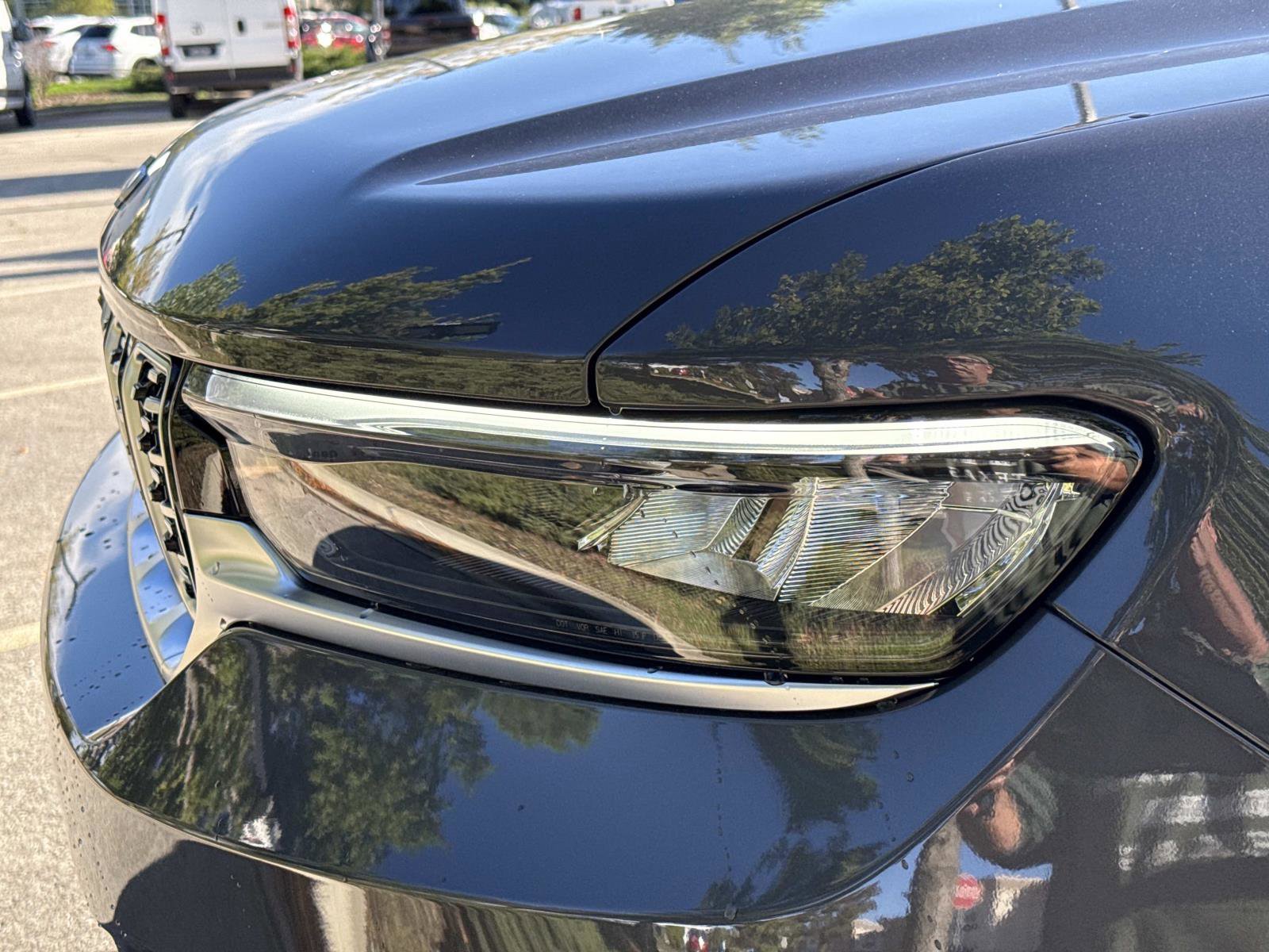 New 2025 Jeep Grand Cherokee Summit image 9