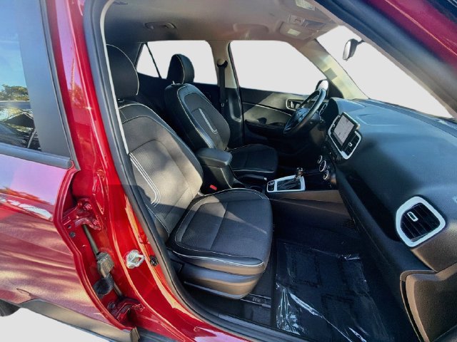 Used 2022 Hyundai Venue Limited FWD image 28