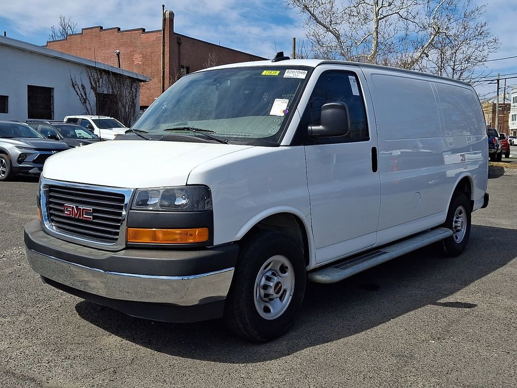 Used 2024 GMC Savana 2500 w/ Driver Convenience Package image 3