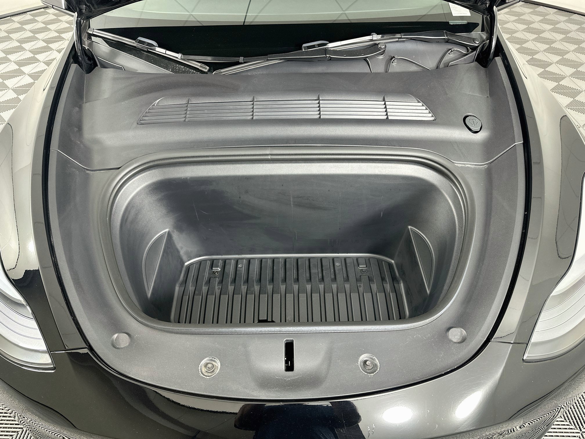 Used 2024 Tesla Model Y Long Range AWD/4WD image 35