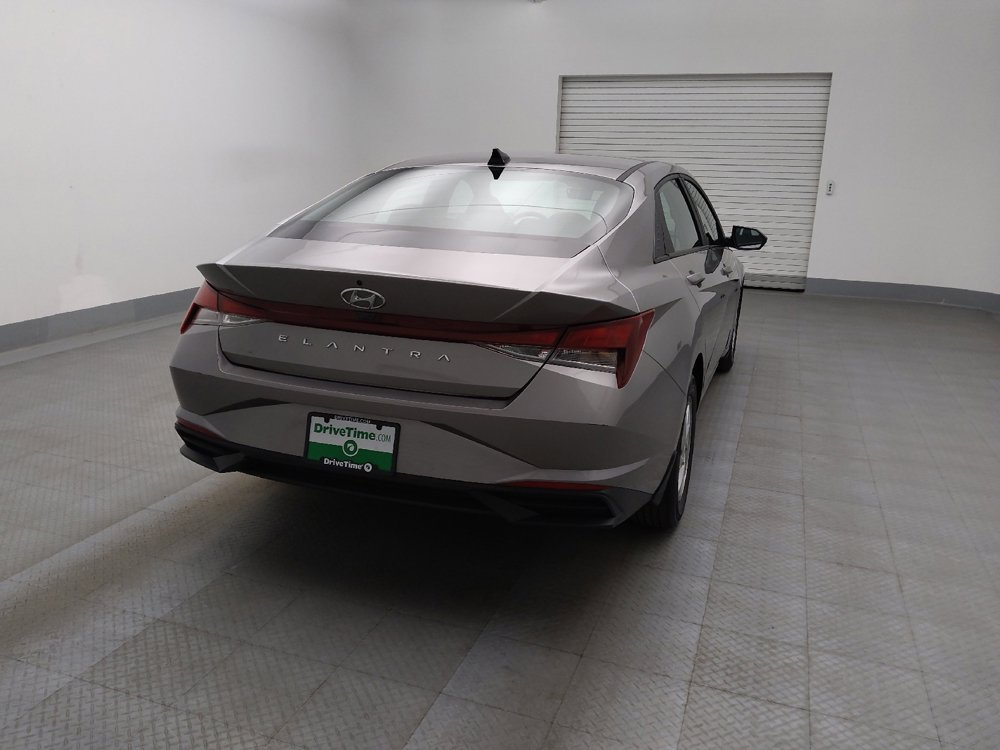 Used 2023 Hyundai Elantra SE image 7