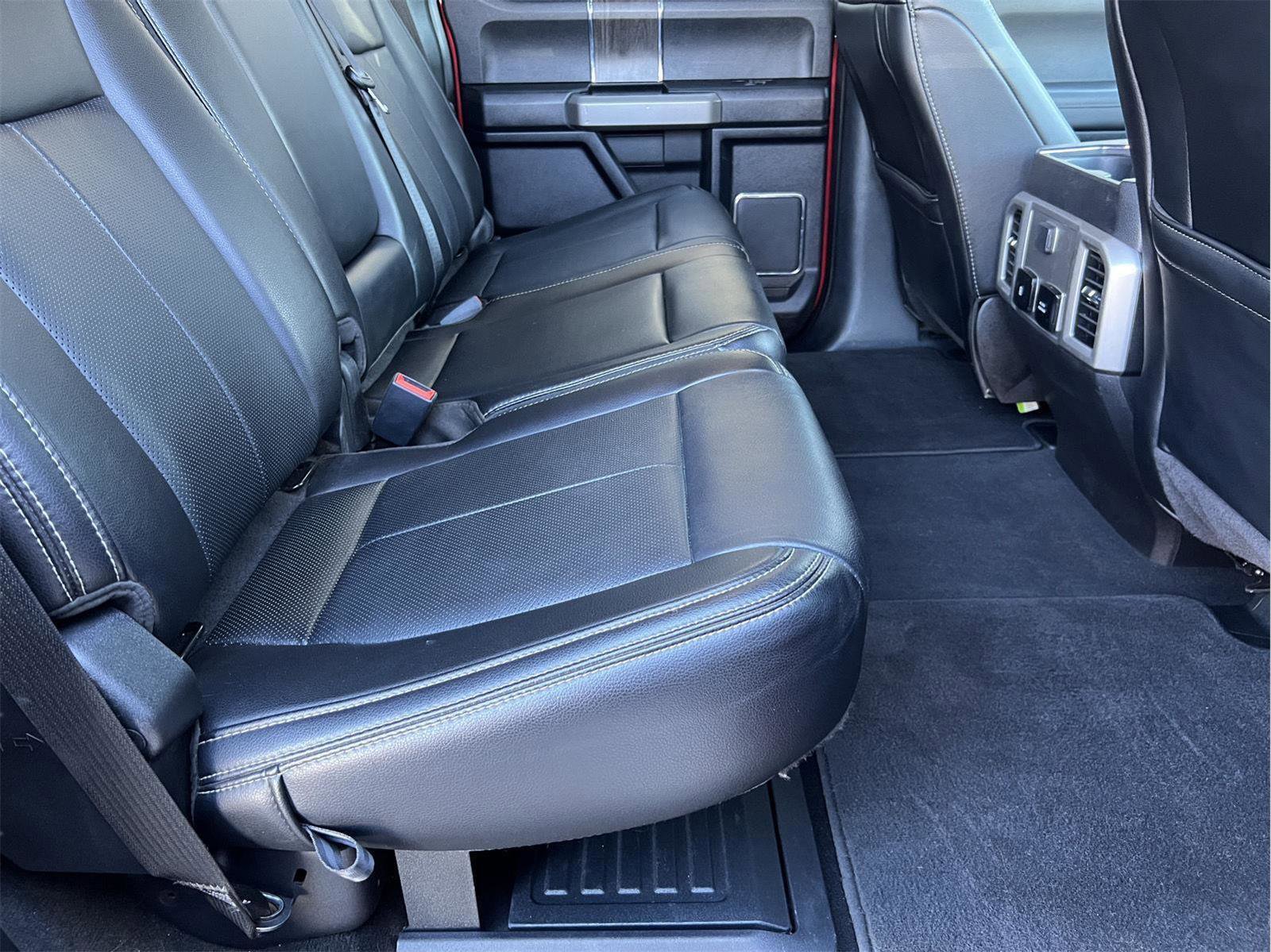 Used 2020 Ford F350 Lariat w/ Chrome Package image 17