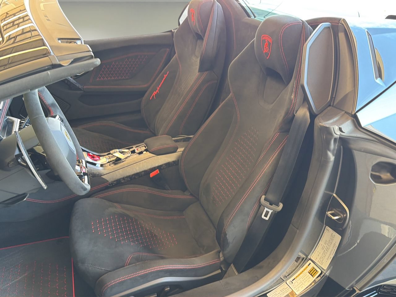 Used 2019 Lamborghini Huracan Performante AWD/4WD image 11