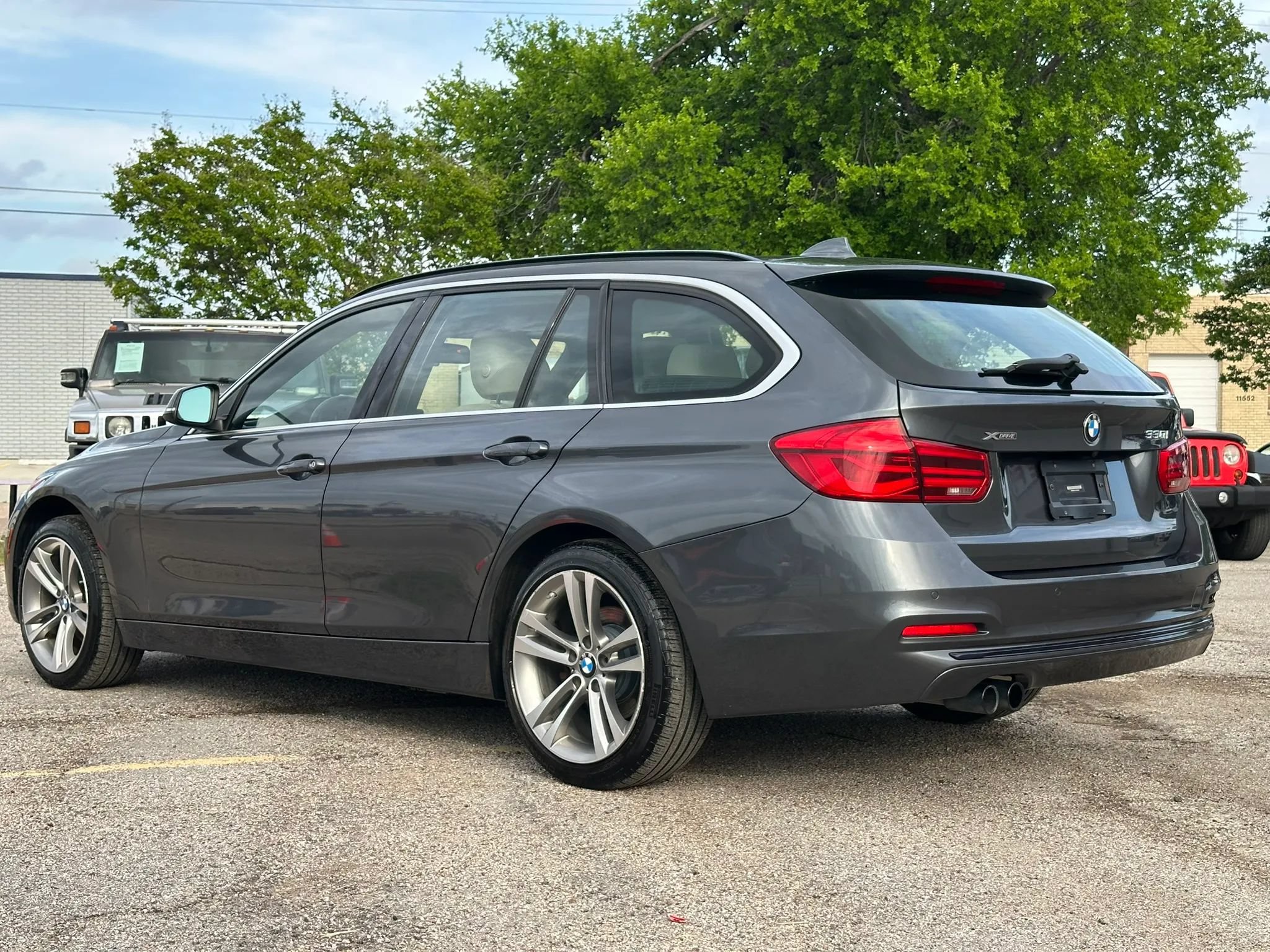 Used 2017 BMW 330i xDrive Wagon AWD/4WD image 4