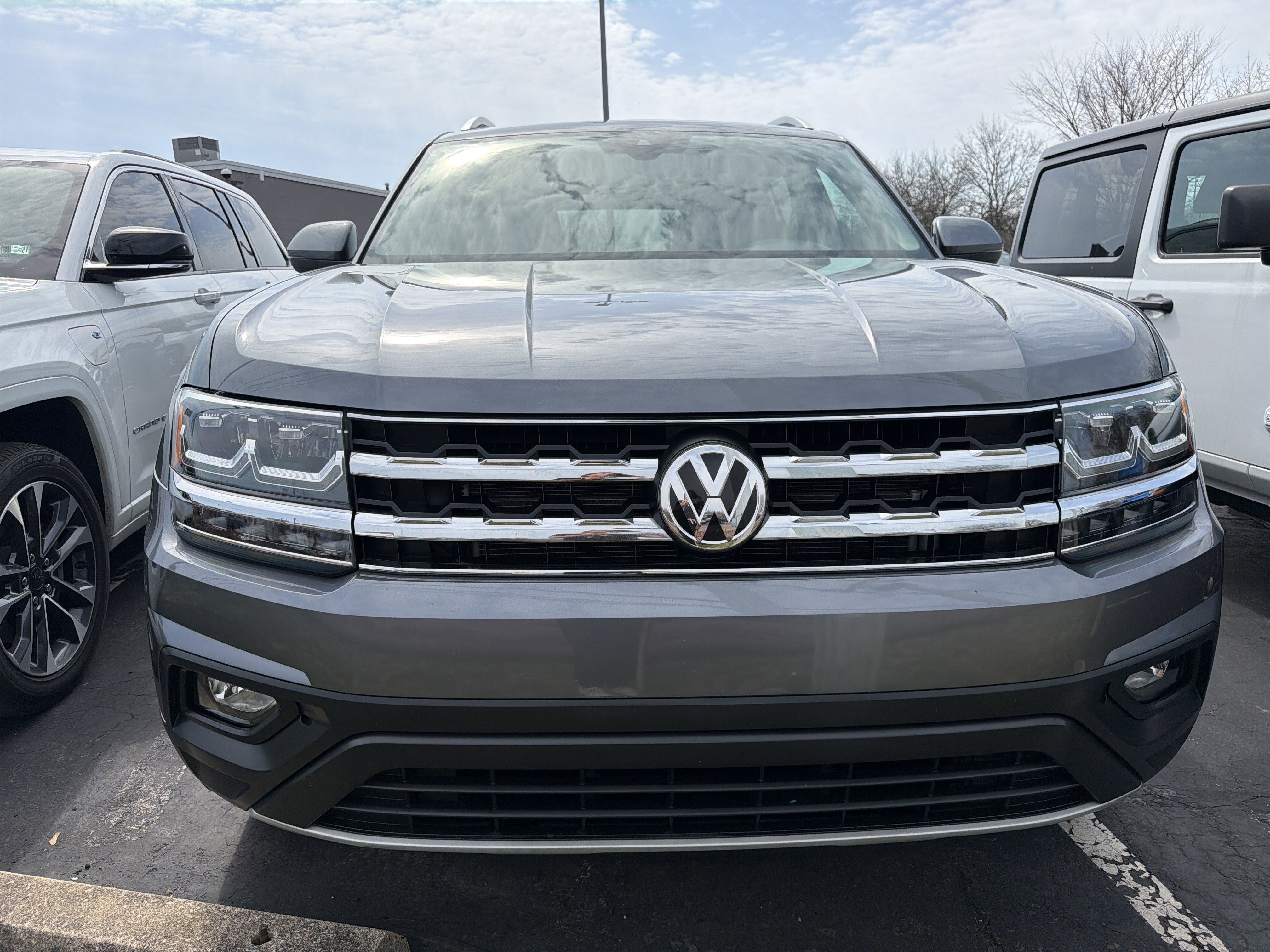 Used 2019 Volkswagen Atlas SE w/ Panoramic Sunroof Package image 2