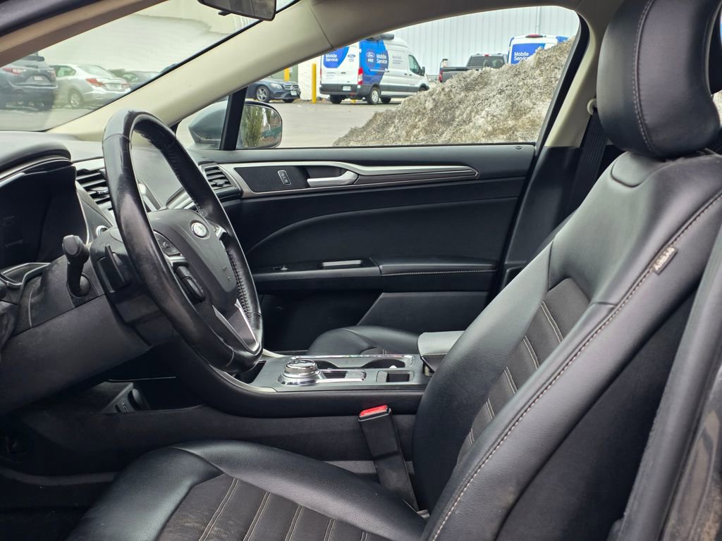 Used 2017 Ford Fusion SE w/ Equipment Group 201A image 11