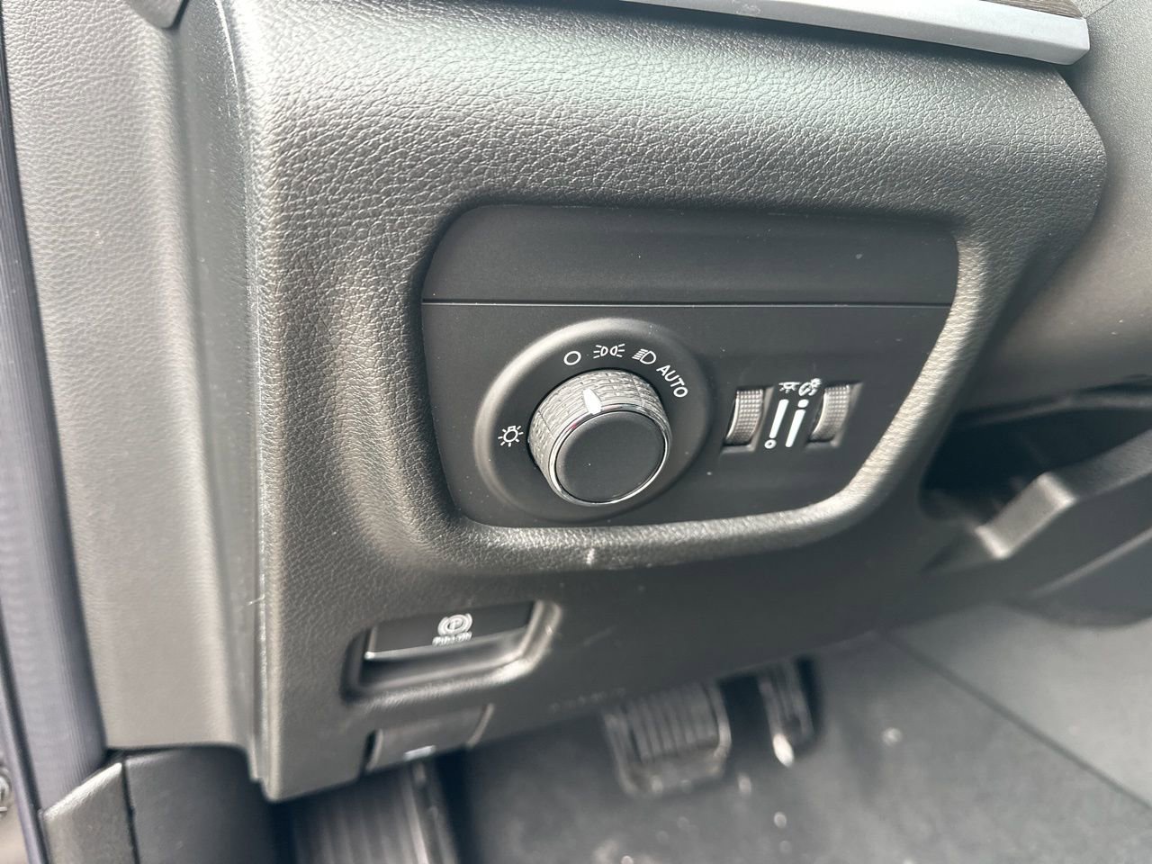 New 2026 Jeep Grand Cherokee Laredo image 16