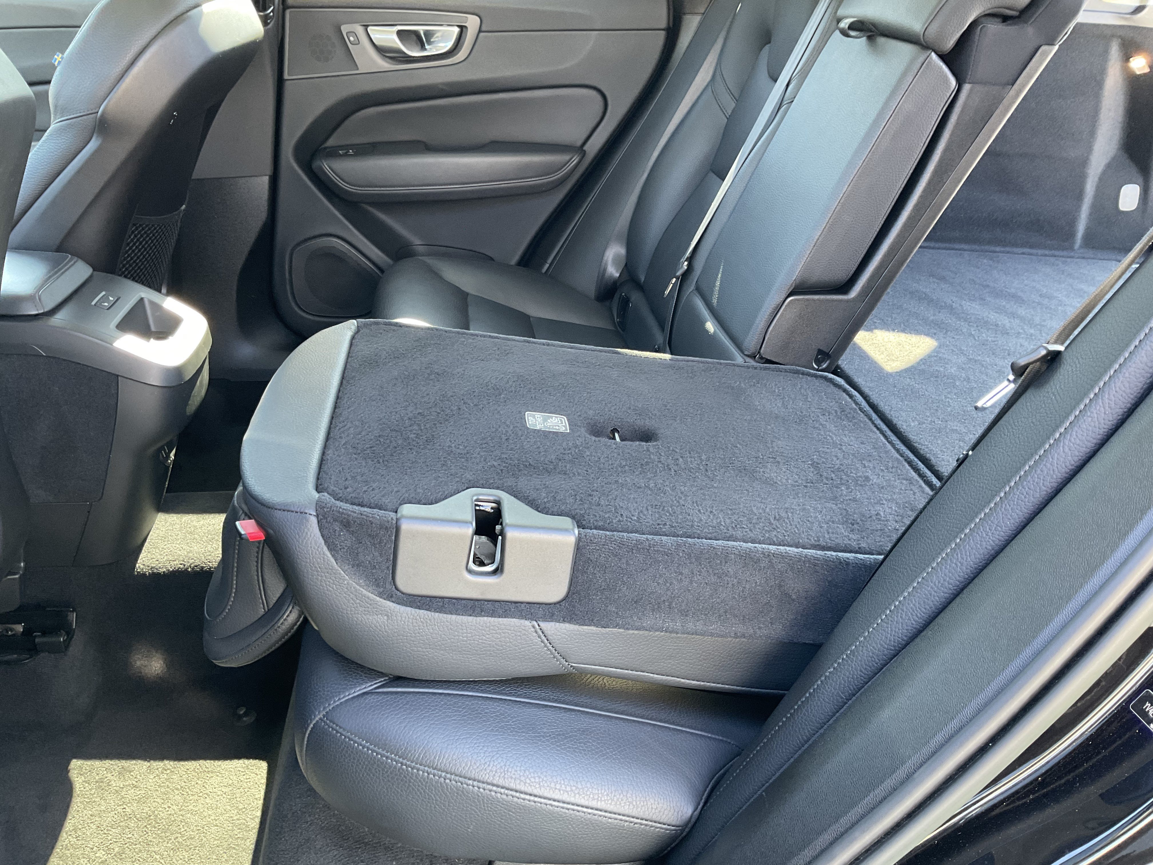 Used 2023 Volvo XC60 B5 Plus AWD/4WD image 42