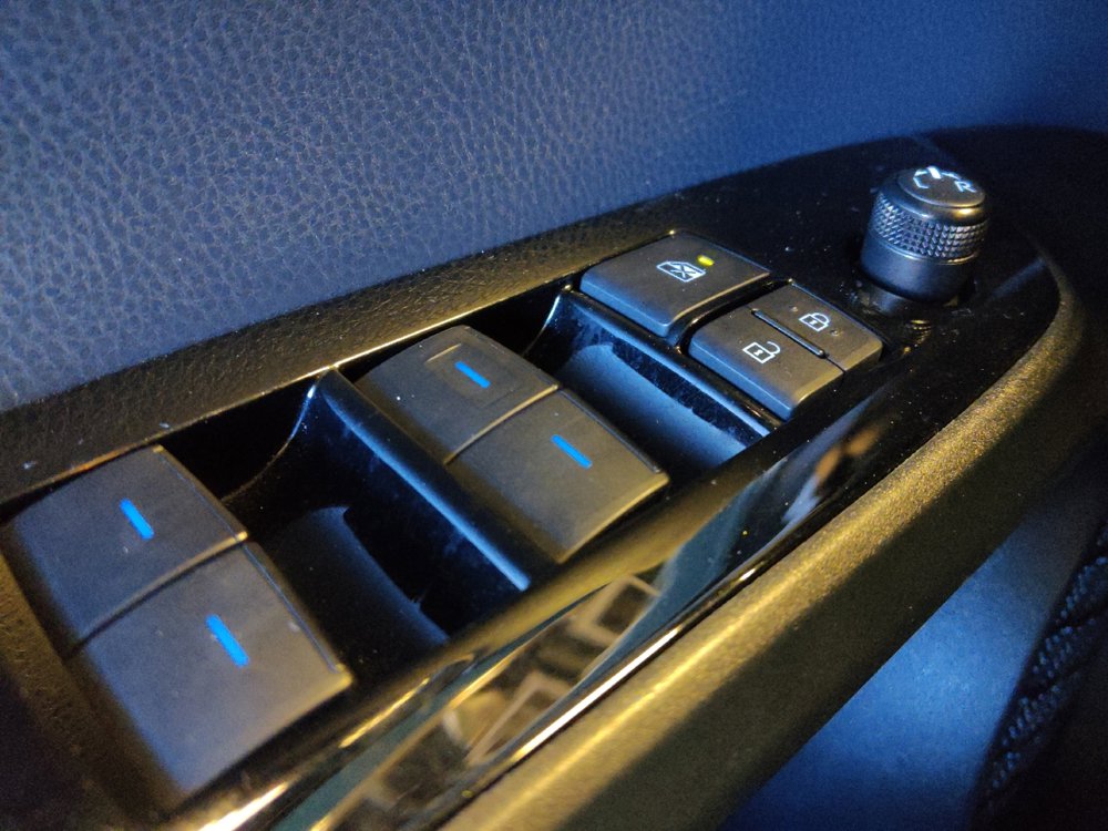 Used 2020 Toyota Prius LE image 27