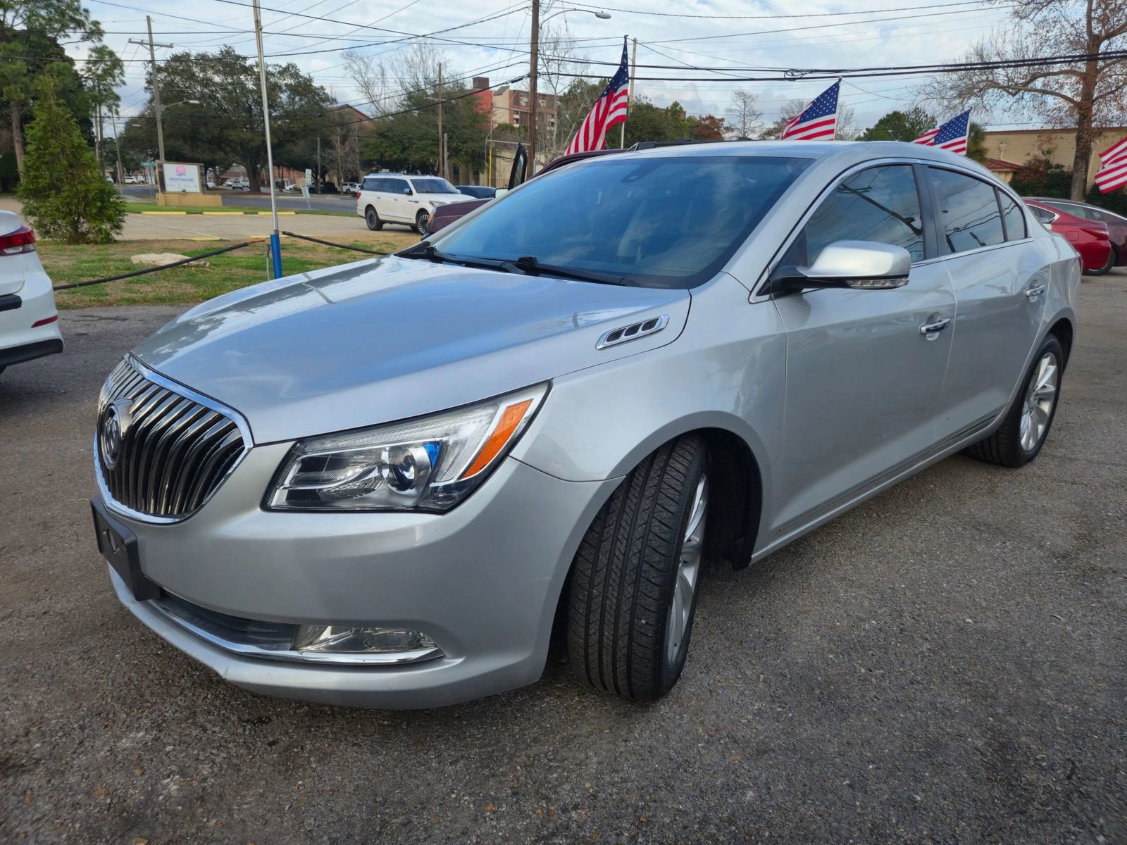 Used 2015 Buick LaCrosse Leather image 2