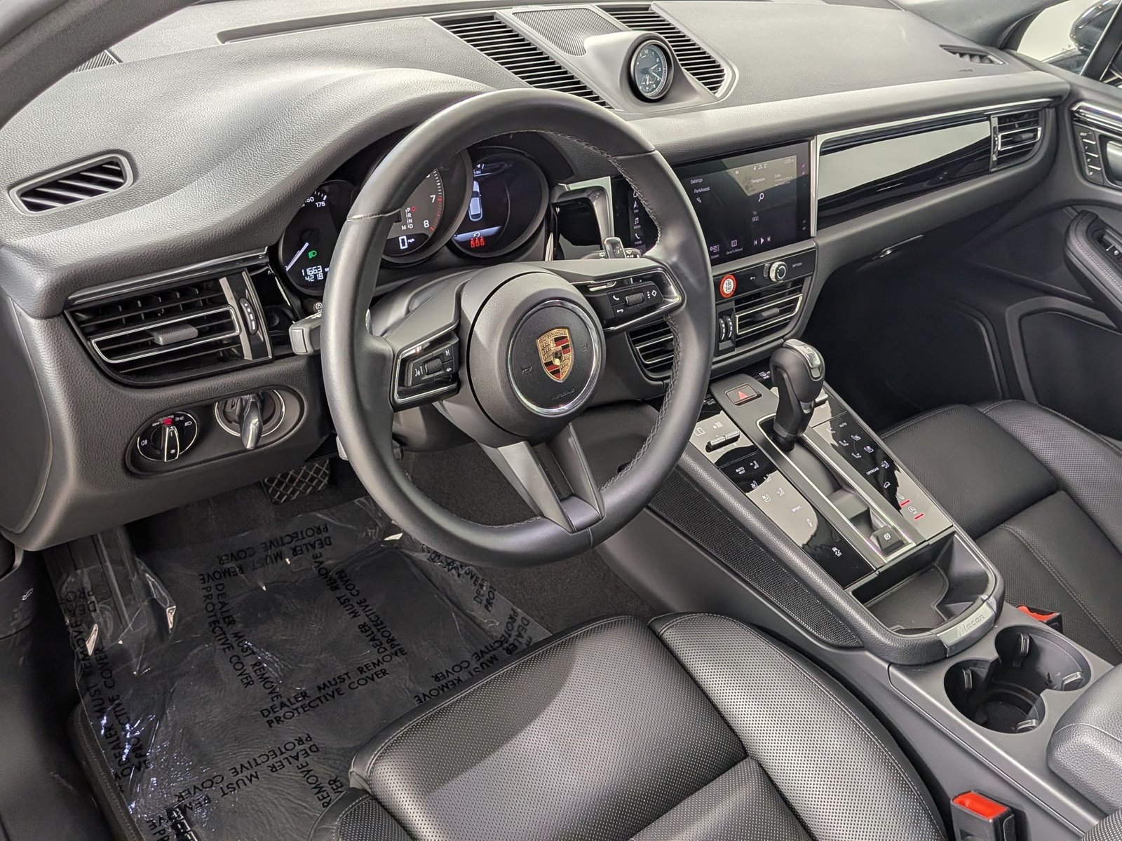 Certified 2025 Porsche Macan S AWD/4WD image 4