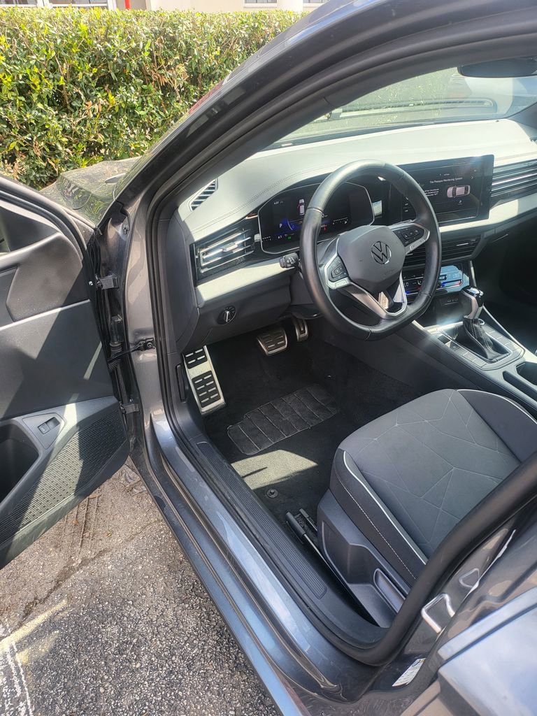 Used 2025 Volkswagen Jetta Sport image 4