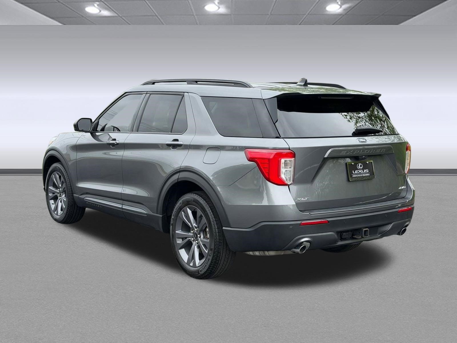 Used 2023 Ford Explorer XLT w/ Equipment Group 202A AWD/4WD image 3