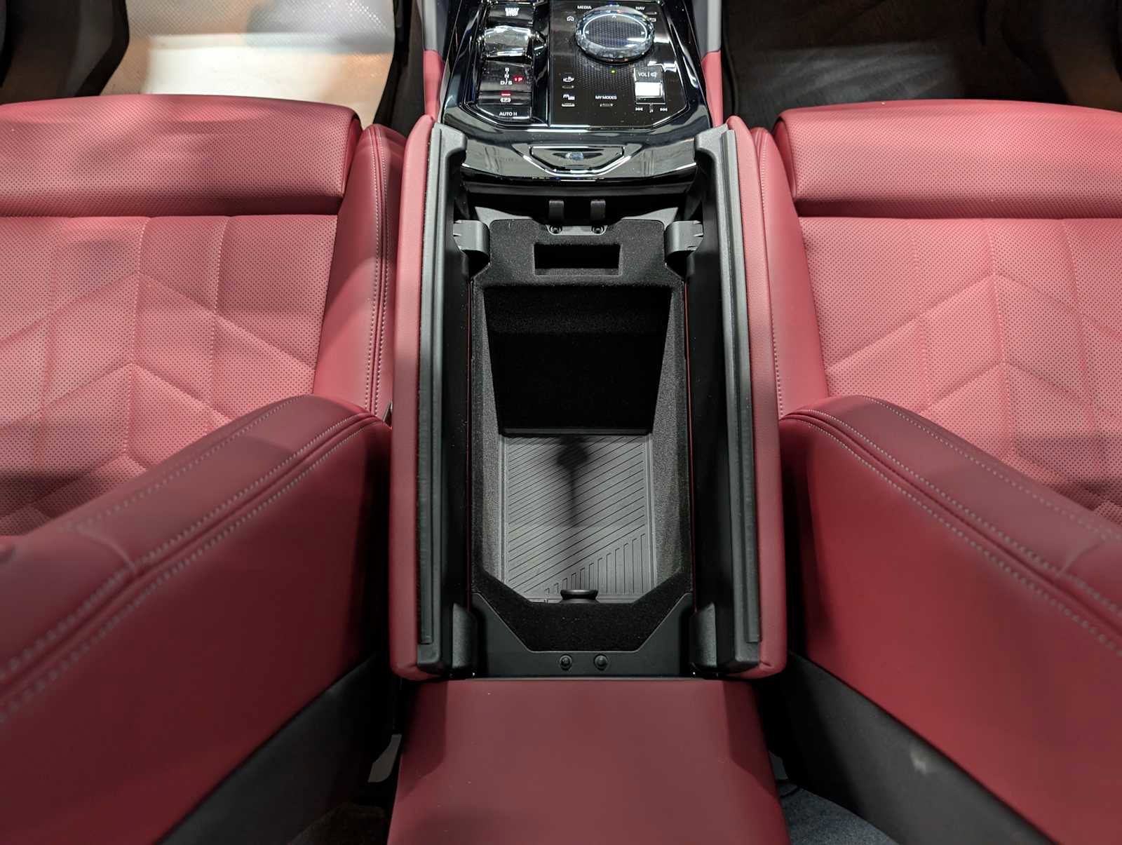 Used 2025 BMW 540i xDrive w/ Executive Package image 20