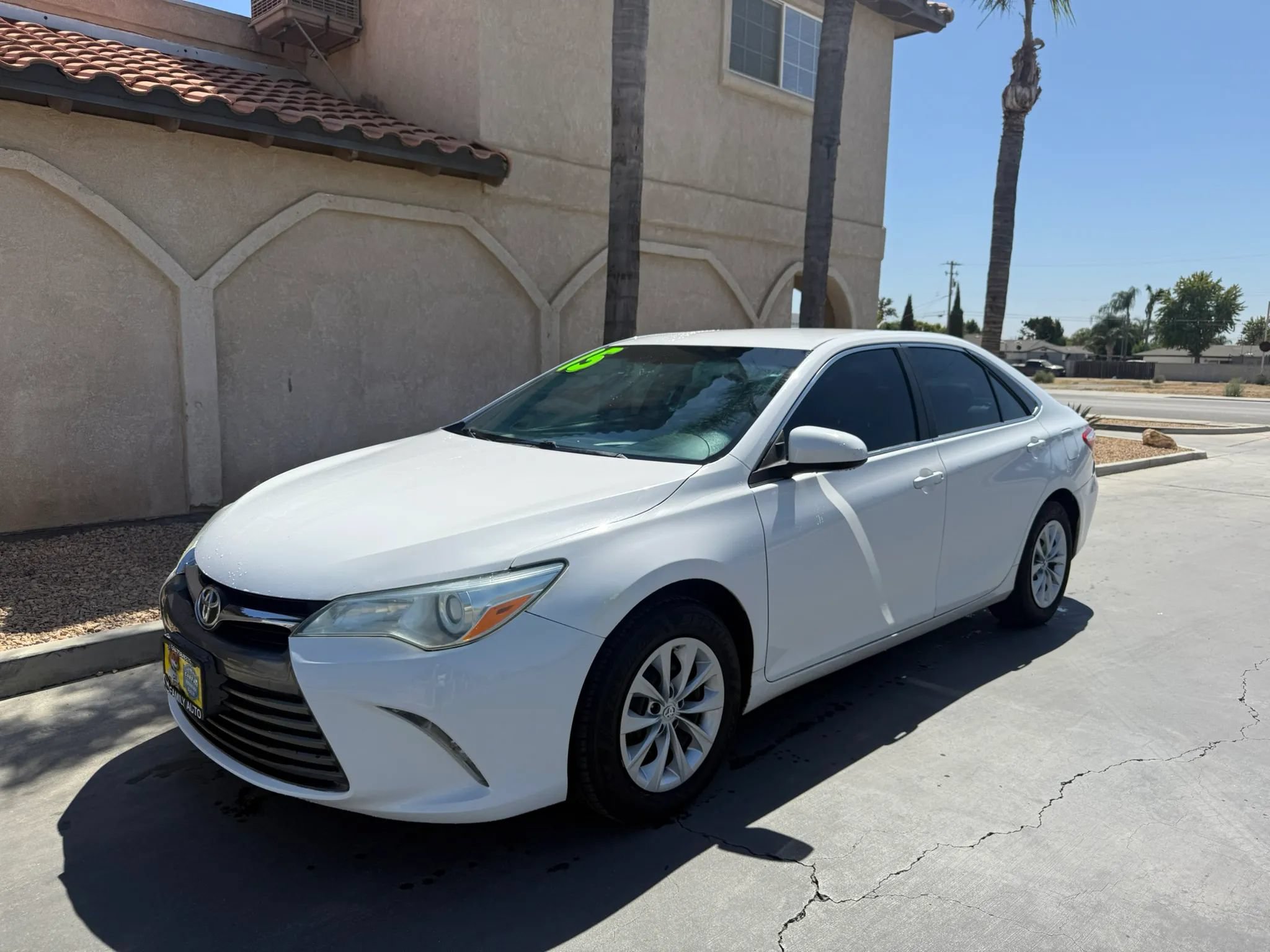 Used 2015 Toyota Camry LE FWD image 1