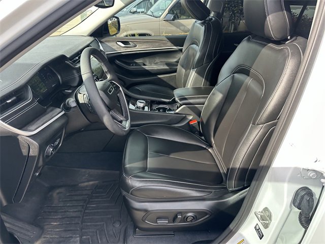 Used 2023 Jeep Grand Cherokee L Limited image 20