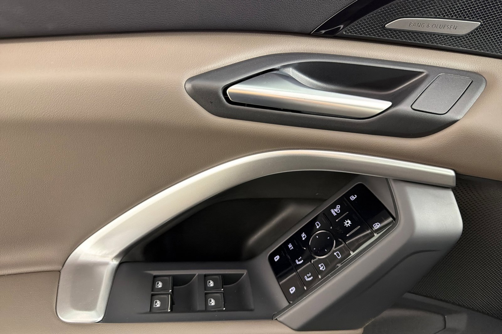 Used 2025 Audi Q5 Premium Plus w/ Premium Plus image 10