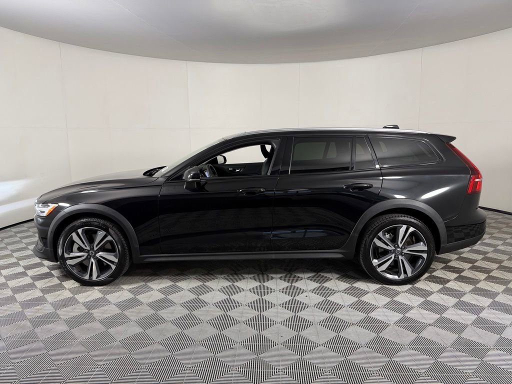 Used 2025 Volvo V60 B5 Cross Country Plus AWD/4WD image 11