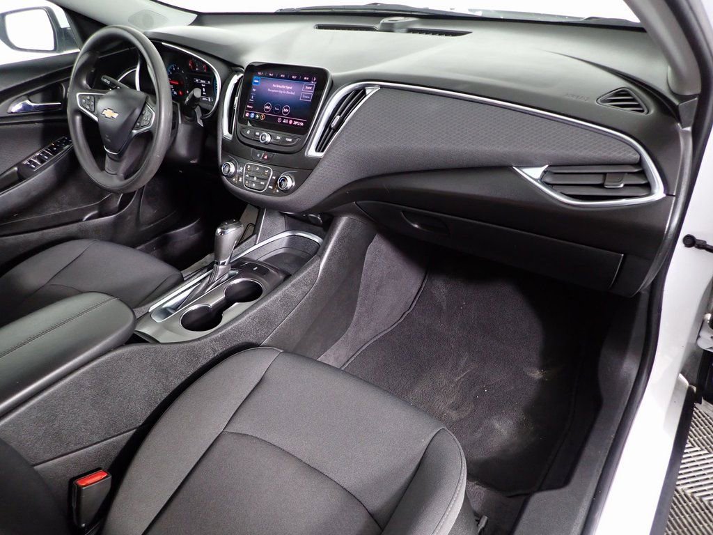 Used 2020 Chevrolet Malibu LT image 32
