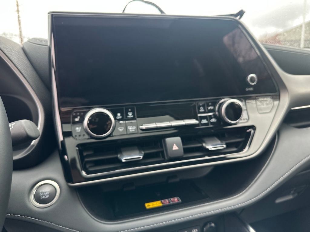 Certified 2025 Toyota Highlander Limited image 23