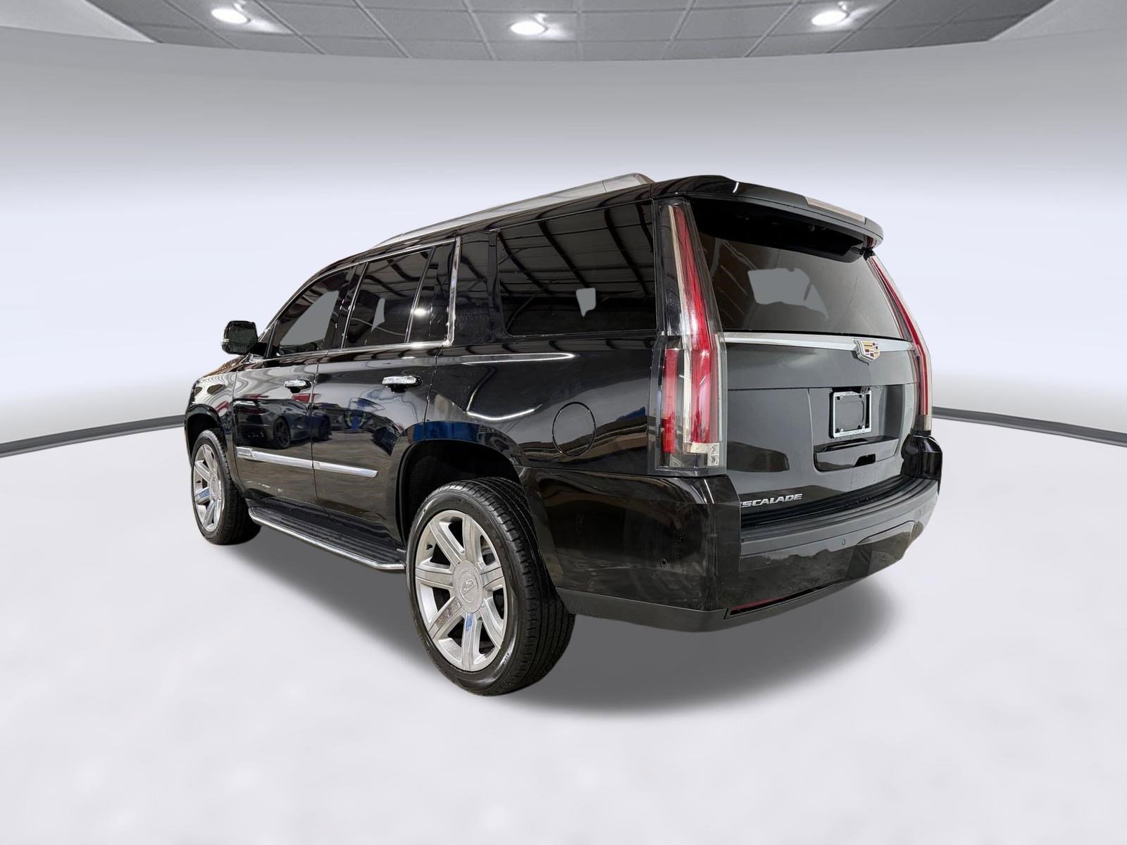 Used 2019 Cadillac Escalade Premium Luxury AWD/4WD image 3