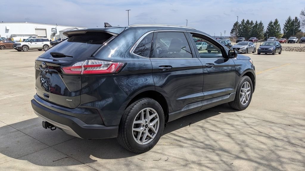 Used 2024 Ford Edge SEL w/ Convenience Package image 3