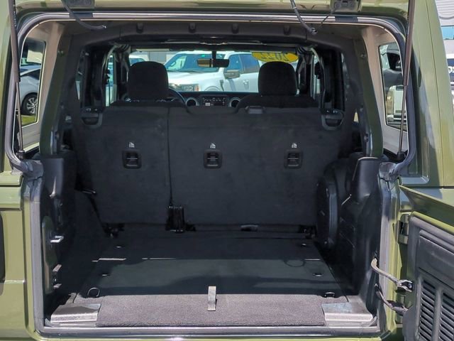 Used 2022 Jeep Wrangler Unlimited Sahara w/ Safety Group AWD/4WD image 13