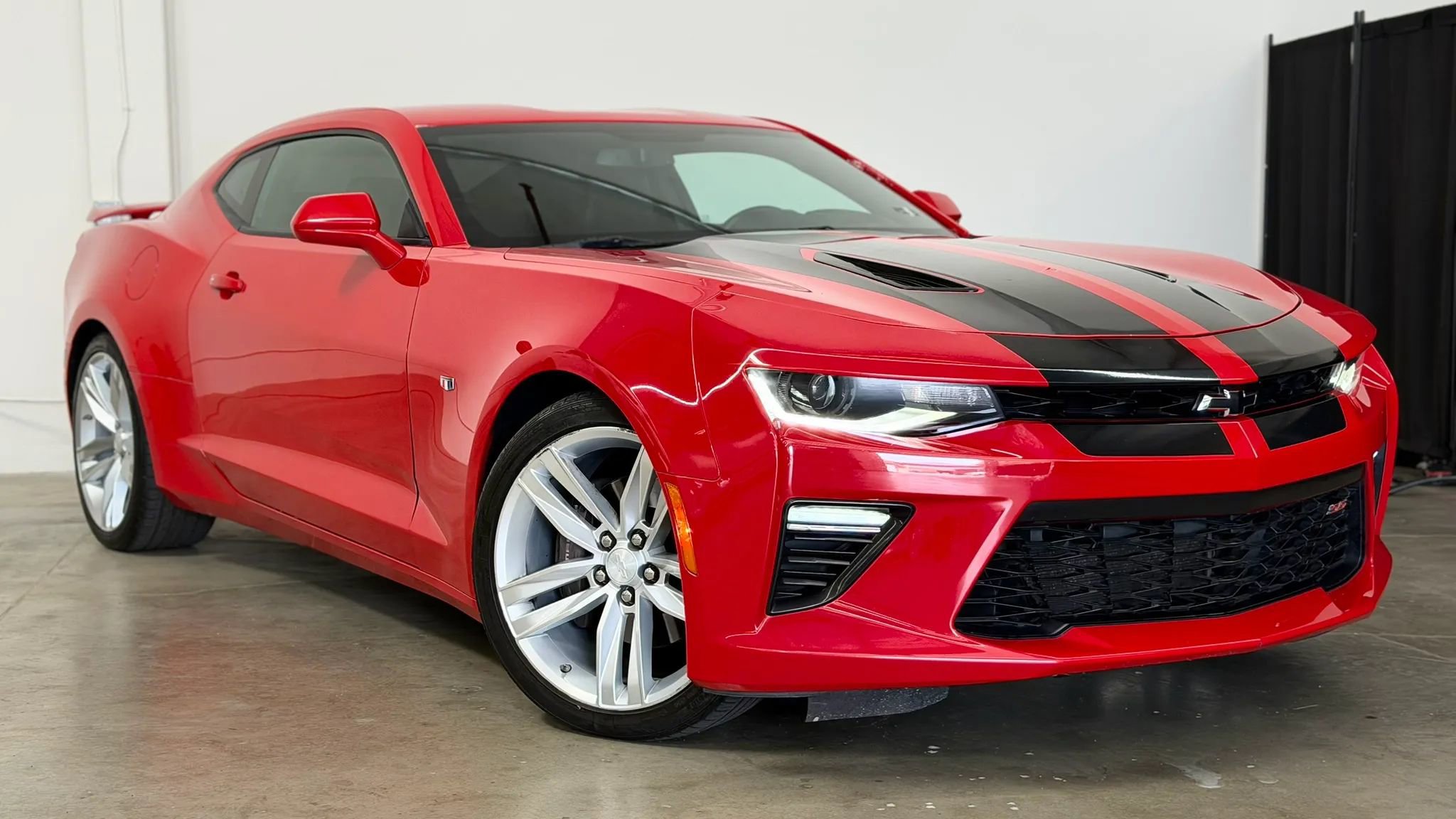 Used 2016 Chevrolet Camaro SS RWD image 1