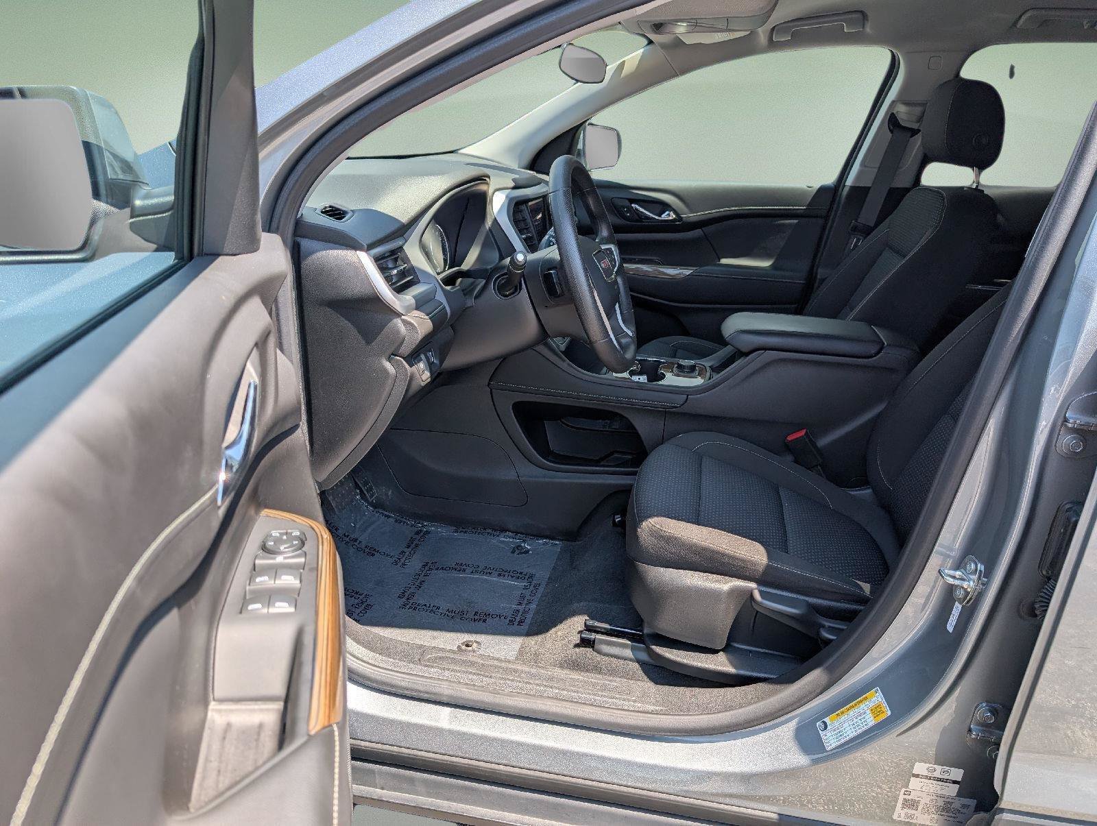 Used 2023 GMC Acadia SLE AWD/4WD image 2