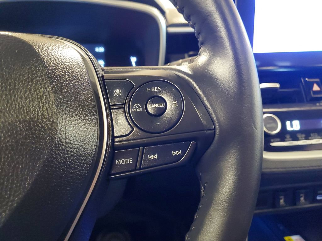 Used 2023 Toyota Corolla Cross XLE w/ Convenience Package image 23