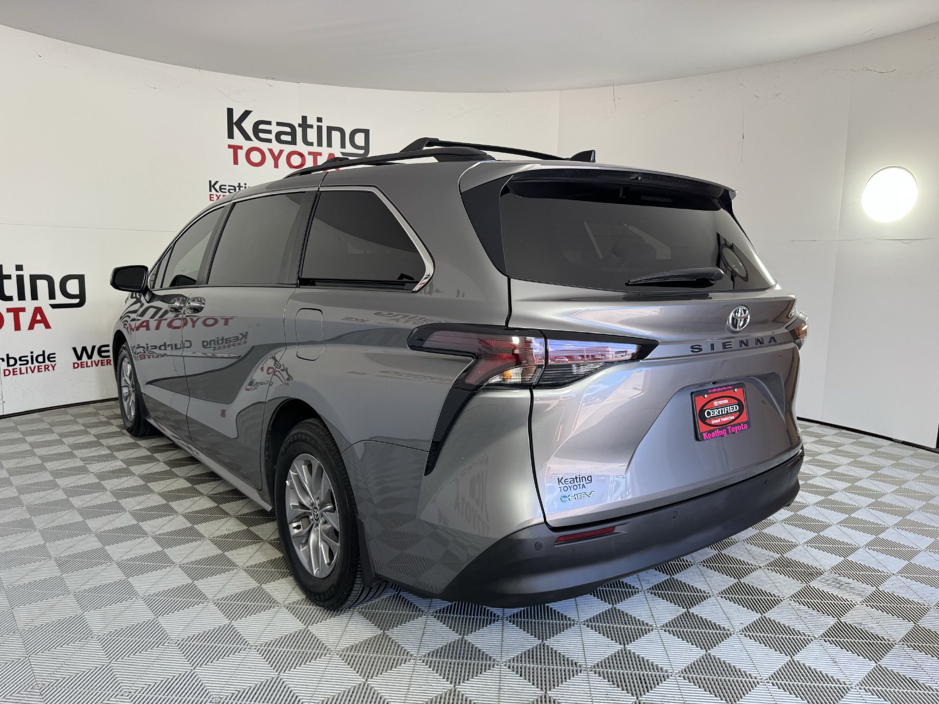 Certified 2026 Toyota Sienna XLE FWD image 8
