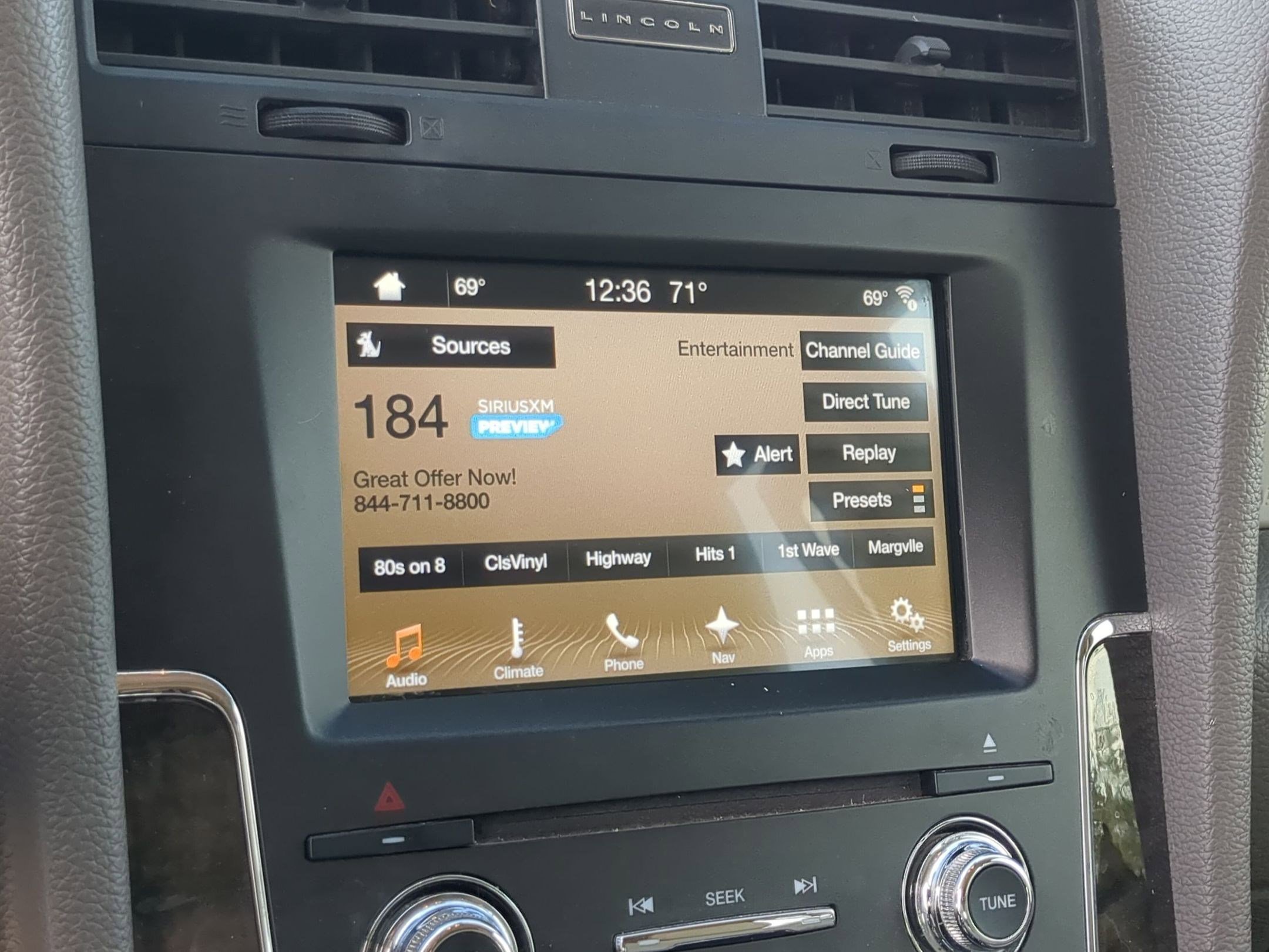 Used 2017 Lincoln Navigator Select image 15